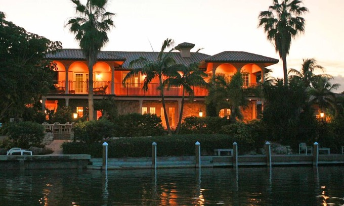 Marathon House | SPECIAL Rate - Oct. 25th - Dec. 13th - 2975 per week !