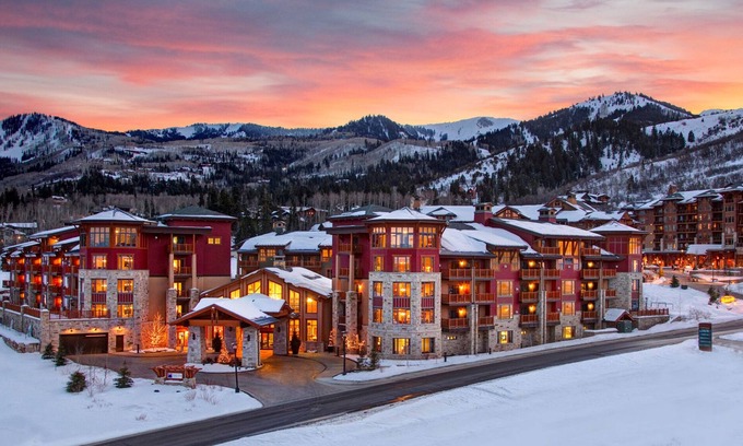 Park City Cabin | Spectacular 2 Bed/3 Bath, Ski In/Ski Out Vacation March 14-21 2020 Only