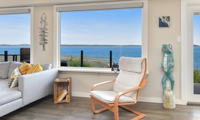 Sidney House | Spectacular 4 Bedroom Oceanfront Beach House