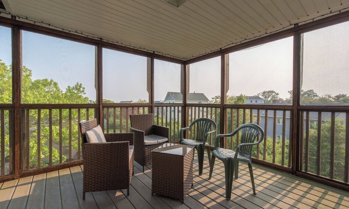 Point Judith House | Spectacular 5 Bedroom Home W/Rooftop Deck!