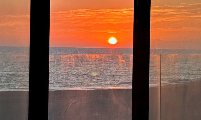 Oxnard Shores House | Spectacular 6300 sq ft of Luxury and Fun in a Tuscan Beach Front Home