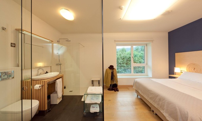 Ea Cottage | Spectacular designer house, with heated pool, 8 minutes from the beach.