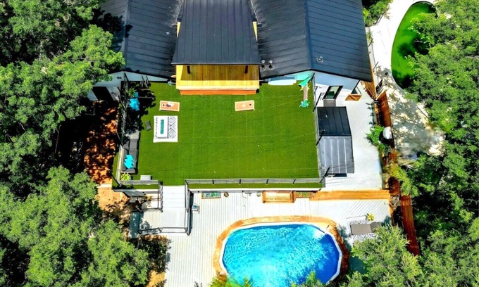 South Lamar House | Spectacular Grand Getaway - Pool Fire Pit Bar