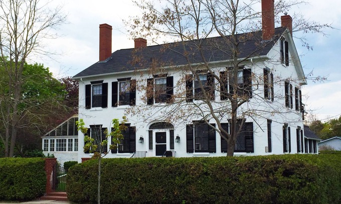 St. Andrews House | Spectacular Home in Downtown Saint Andrews - 4 night min