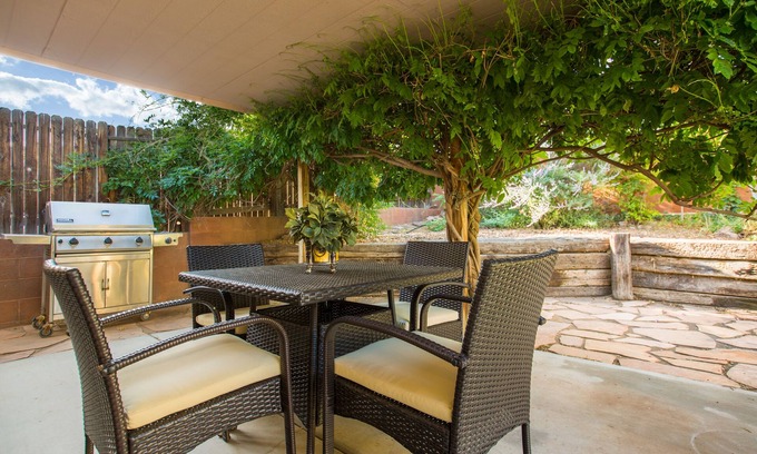 Northeast Heights House | Spectacular Home Northeast Heights- Casino, Golf, Hiking, I-25, Balloon Fiesta