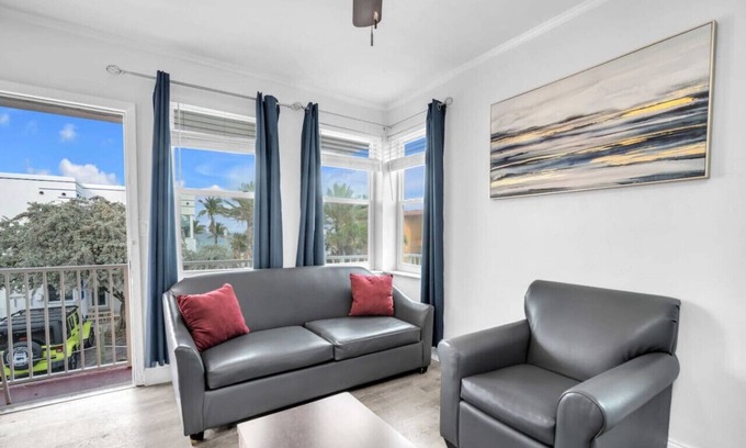 Hollywood Apartment | Spectacular Ocean View Corner Apartment!