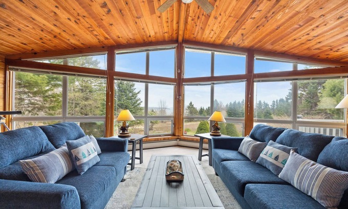 Marlboro House | Spectacular Ocean View/Spacious 3BR/Firepit/Decks
