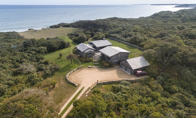 Chilmark House | Spectacular Oceanfront, 4 BR/4 bath, Hottub, Private Beach, Tennis, AC, WiFi