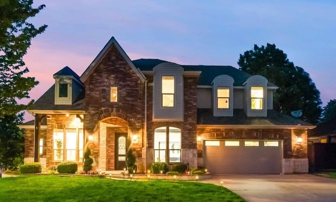 Corinth House | Spectacular pool house with hot tub and cinema