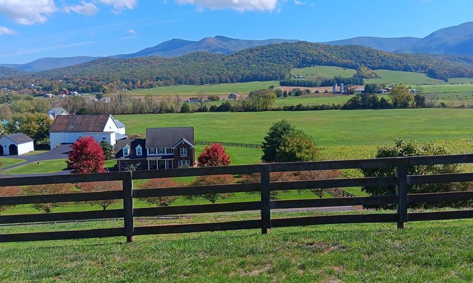 Luray House | Spectacular Views! Beautiful Home in the Shenandoah Valley