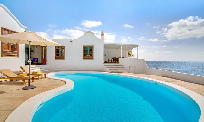 Playa Quemada Villa | Spectacular Villa el Pescador with Wi-Fi, Terraces and Pool