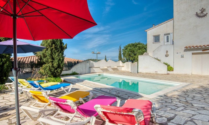 L'Escala Ski Chalet | SPECTACULAR VILLA WITH PRIVATE POOL IN MONTGÓ, L'ESCALA
