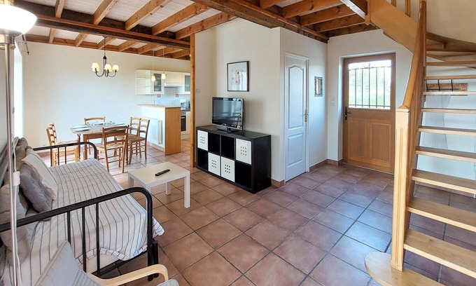 Chaponost House | Spend a relaxing vacation in this practical cottage in a quiet countryside.