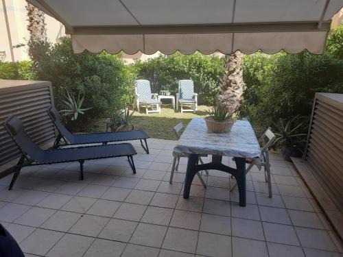 Ceriale Apartment | Spiaggia Serena - con giardino e box a 10 mt dal mare