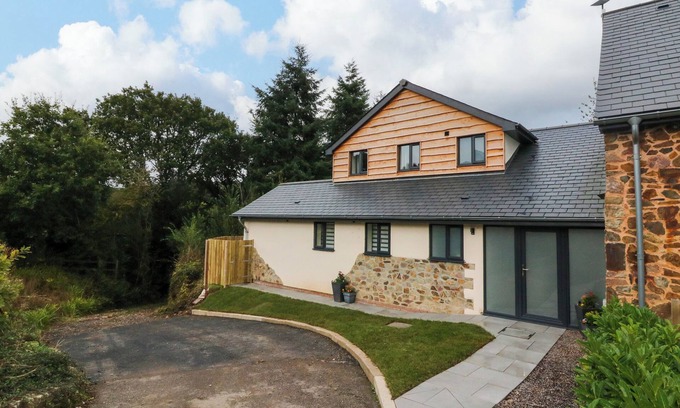 Newton Saint Cyres Cottage | SPICERY, pet friendly, with hot tub in Tedburn St Mary