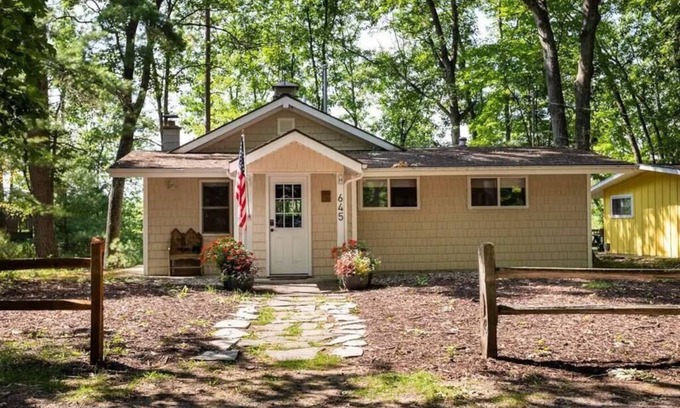 Mayfield Cabin | Spider Lake Oasis | Beach | Fire Pit | Dock | Private | Fishing