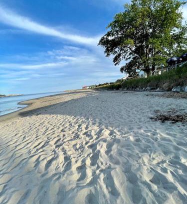 Phippsburg House | Spinneys Guesthouse & Beach Cottages