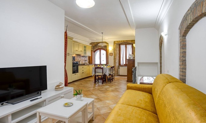 Assisi Apartment | Splendid 106mq apartment, located in a period house, part of the former Sant'Agata monastery, in the heart of Assisi and able to accommodate 6 people with comfort, having two bedrooms, two bathrooms and a high quality kitchen. Located in the historic cen
