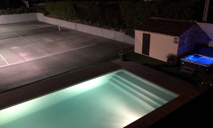 Rochefort-du-Gard Villa | splendid Villa of 250 M2 With Private Pool/Tennis site: www. mas-jasmine. com