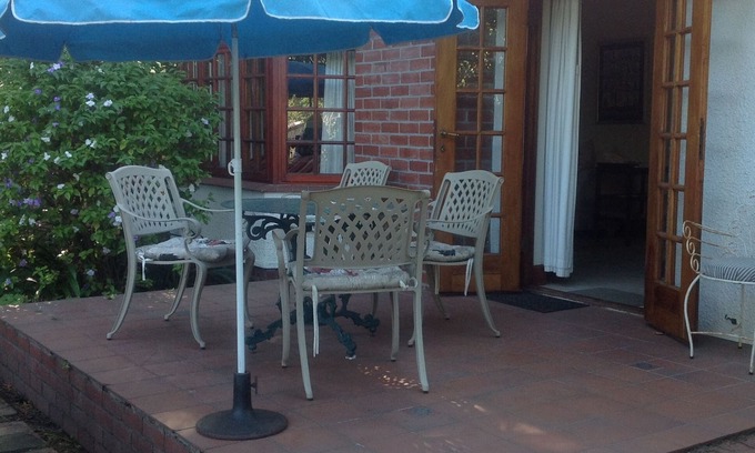 Rondebosch Cottage | Splendid well-equipped Rondebosch Self-Catering Cottage.