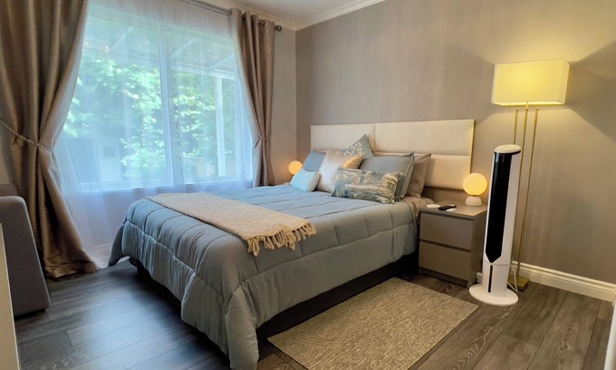 Blueridge House | Spotless Guest Suite & Breakfast, McCartney Park, North Vancouver, DeepCove area