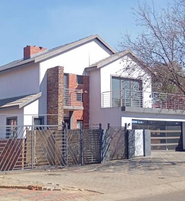 Vosloorus House | Spova luxury homes
