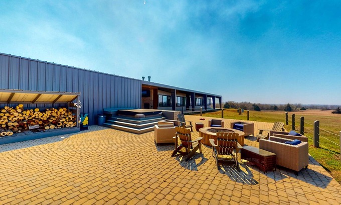 Pawnee County Cabin | Sprawling retreat with two lodges, entertainment