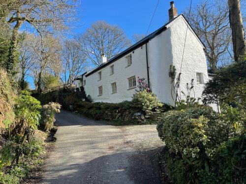 Probus Bed & Breakfast | Spring Cottage B&B