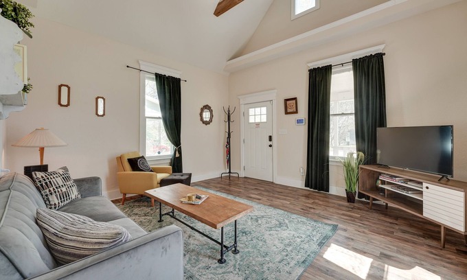 Springfield House | Springfield Home < 1/2 Mi to Commercial Street!