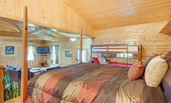 Turners House | Springfield Home w/ Private Patio & Gas Grill!