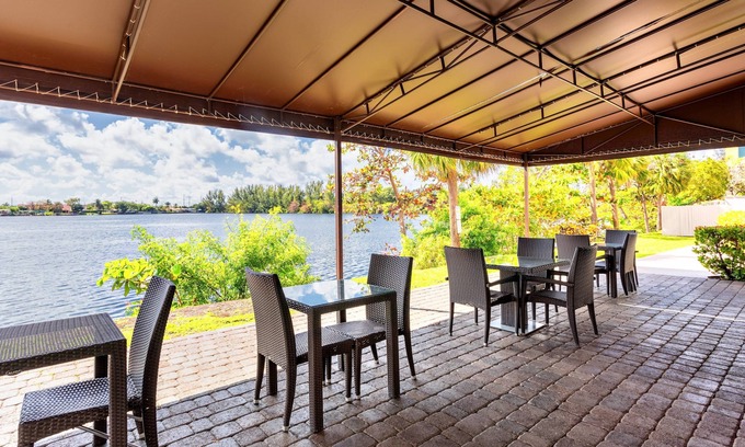 Ludlam Hotel | SpringHill Suites by Marriott Miami Airport South Blue Lagoon Area