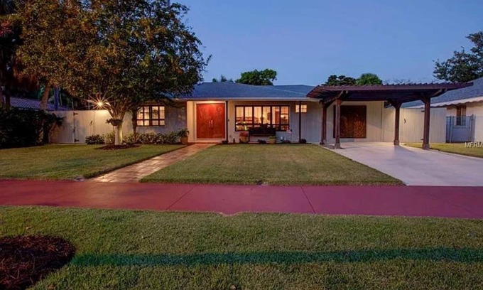 Saint Armands Key House | St Armand's Home with pool