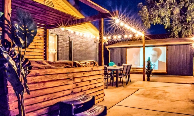 St. George House | St. George Digital Nomad Base w/Putting Green, Gym, Game Room & Outdoor Cinema