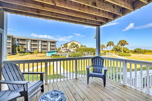 Oceanmarsh Subdivision Apartment | St Helena Island Condo with Pool and Beach Access!