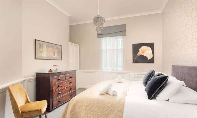 Bath Apartment | St James Apartment - Central Location
