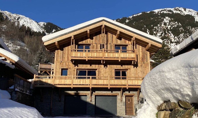 Champagny-en-Vanoise Ski Chalet | St Maurice : 5* chalet with private pool et jacuzzi