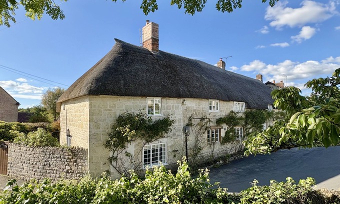 West Compton Cottage | St Peter's Cottage - sleeps 6 guests in 3 bedrooms