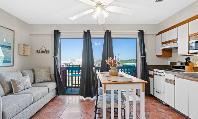 Gulf Lagoon Beach Condo | St Thomas Square By Panhandle Getaways