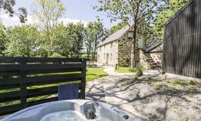 Rhyd-y-clafdy Cottage | STABLA, pet friendly, character holiday cottage in Chwilog