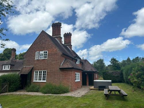 Alderbury House | Stables Cottage by Group Retreats