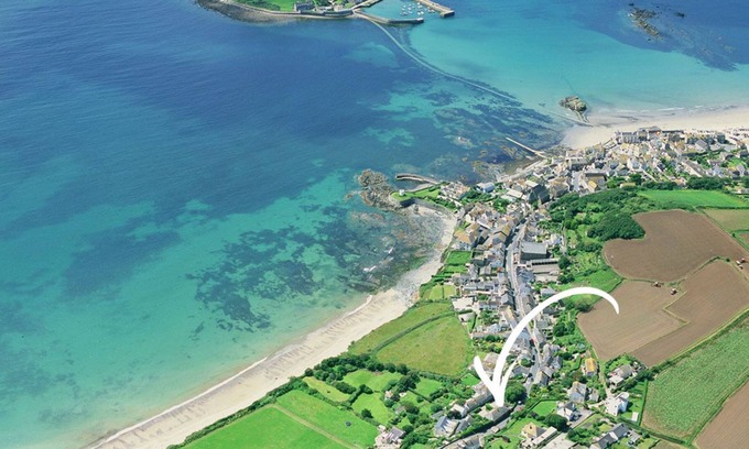 Marazion House | Stableyard Cottage - sea views & parking/garage