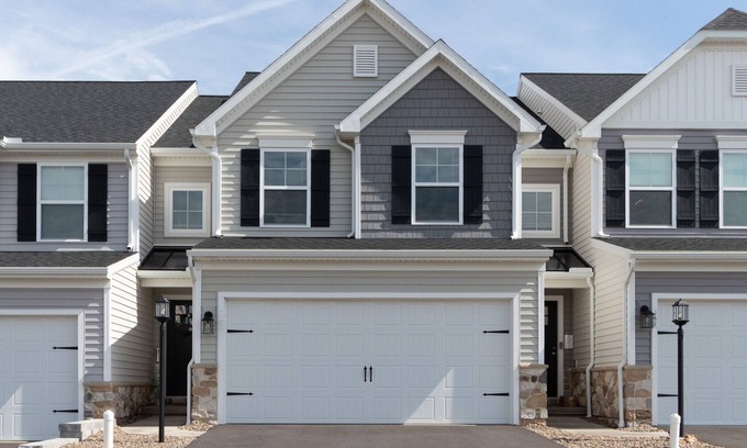 Fleming House | Stadium sanctuary. Your retreat near Beaver Stadium 🦁