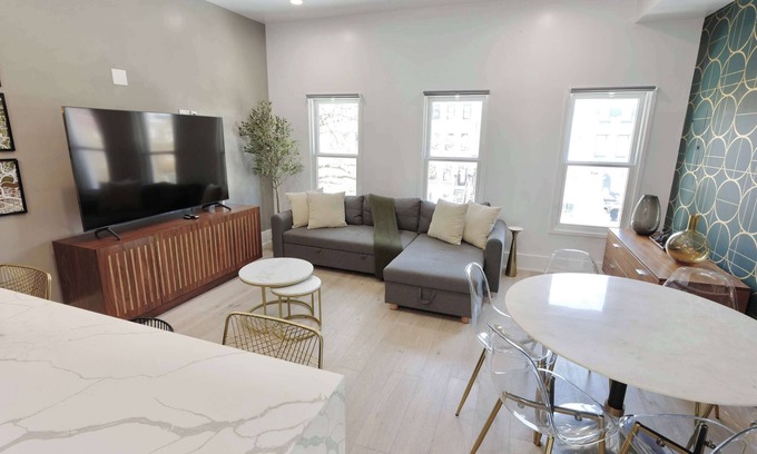 Logan Circle Apartment | Stairway to Heaven - Parking