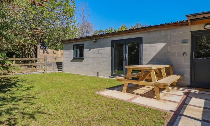 Grampound Cottage | STALL 1- THE STABLES, family friendly, with a garden in Summercourt