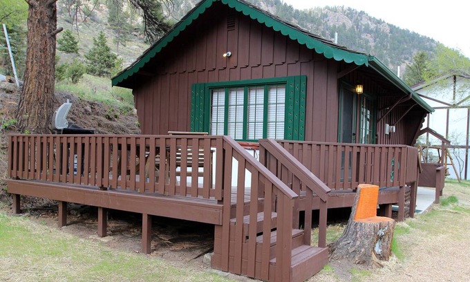 Estes Park Cabin | Stand Alone Cabin with River Views from your Personal Hot Tub