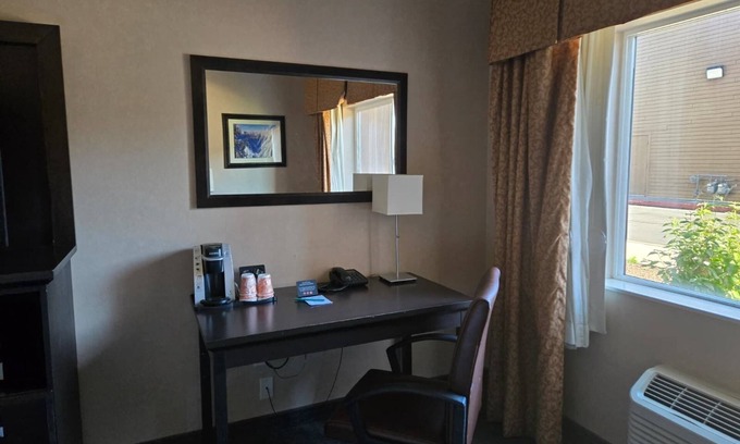 Medford Hotel | Standard 2 Queen Bed Non-Smoking