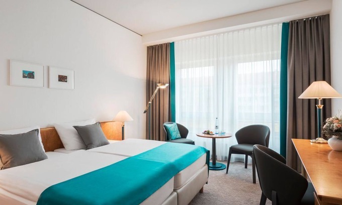 Pirnaische Vorstadt House | Standard double room, bathtub - Dorint Hotel Dresden