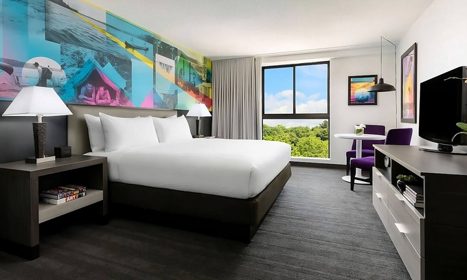 Lower Allston Hotel | Standard King Room at Studio Allston Hotel