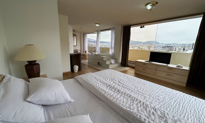 Financial District Cabin | Stanford Suites Hotel