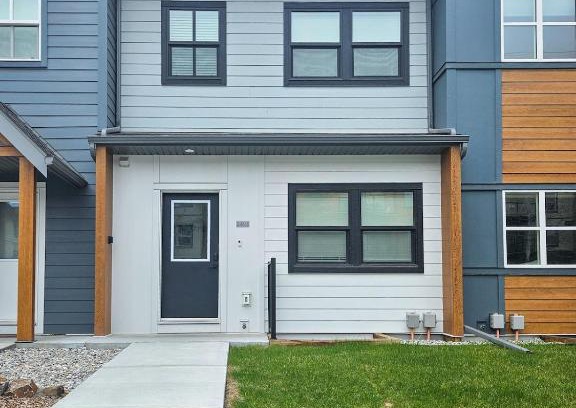East Kootenay Apartment | Stanley Townhomes by StayIn